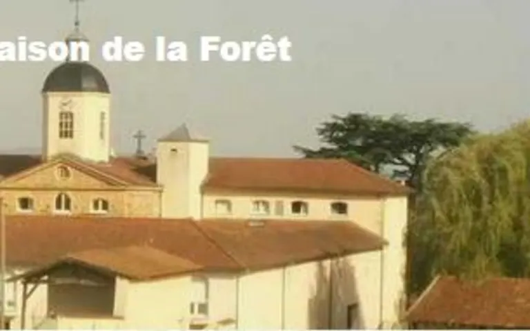 EHPAD à Perreux (42120)