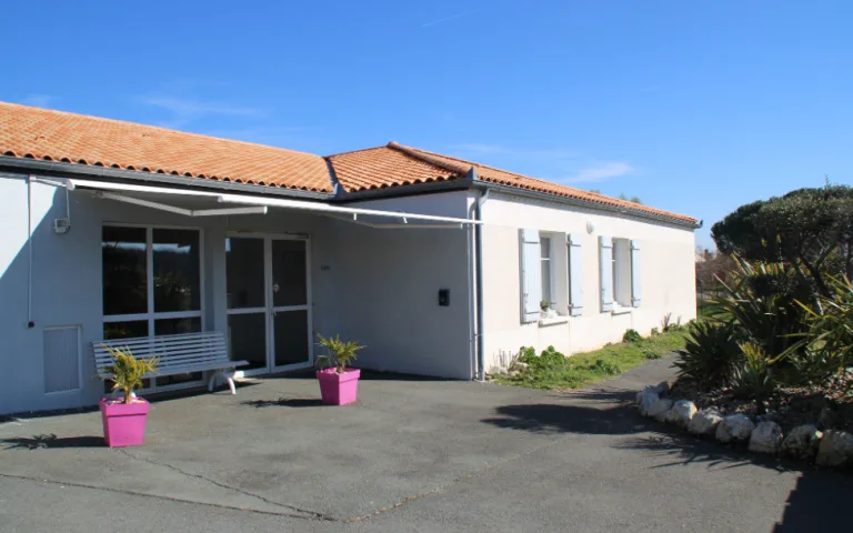 Résidence : La Maison du Pays de Saint-Romain-De-Benet