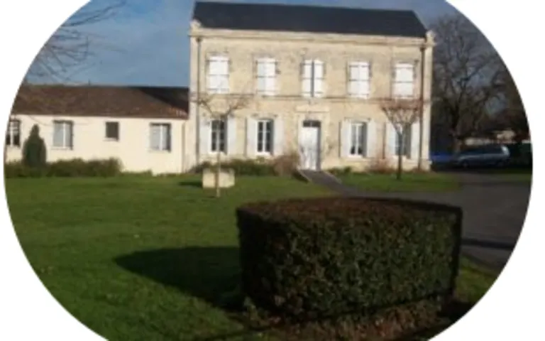EHPAD à Saint-Hilaire-de-Villefranche (17770)