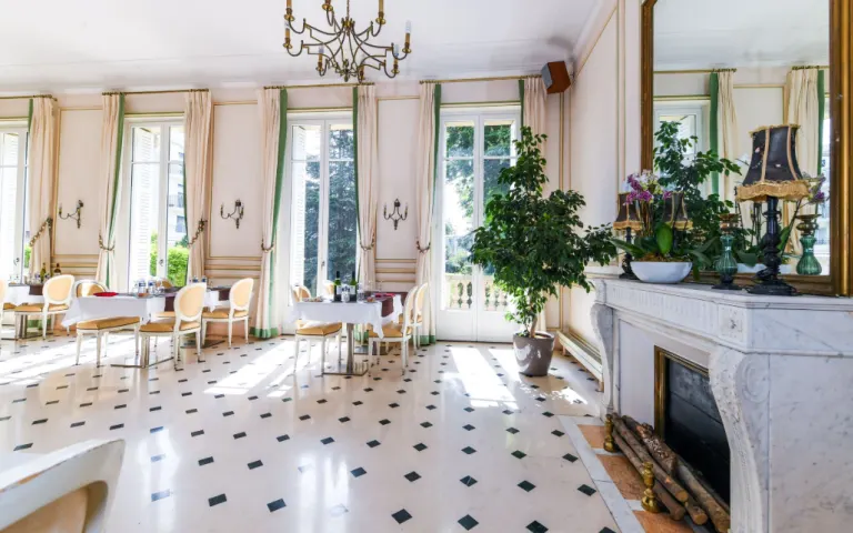 Résidence : Residence Services Carina