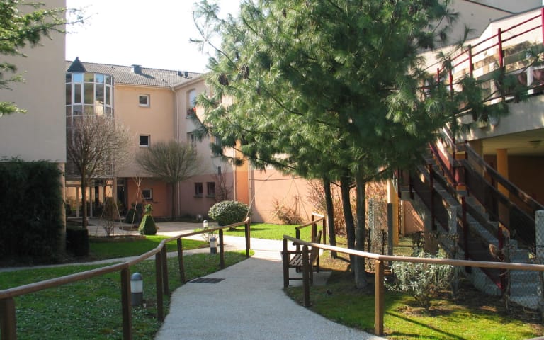 EHPAD Saint-Leger du Bourg Denis - photo 2