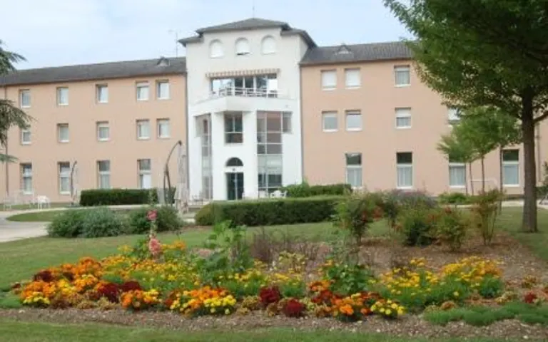 EHPAD Centre de Gérontologie Clinique Léopold Bellan - photo 5