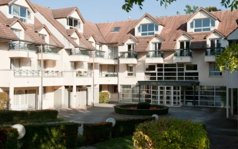 Residence Medicis A Montfort L Amaury - photo 4