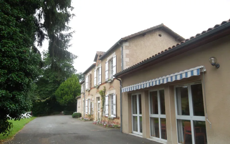 EHPAD à Mouterre-sur-Blourde (86430)