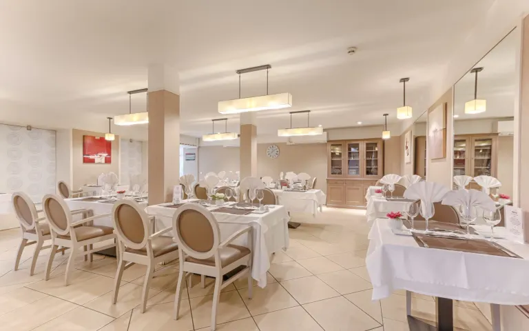 Résidence : EHPAD Maisons de Famille la Roseraie