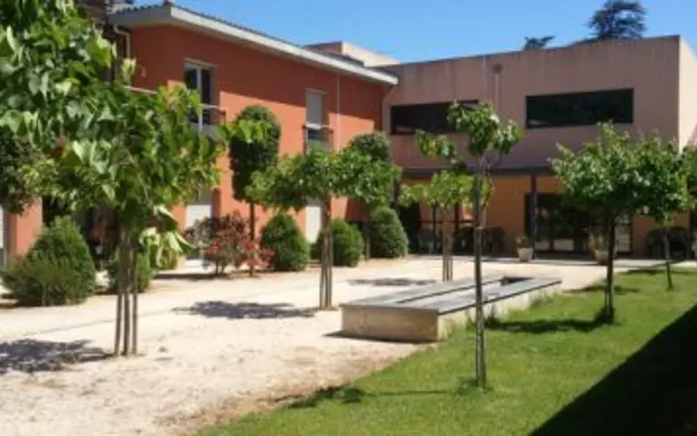EHPAD à Cornillon (30630)