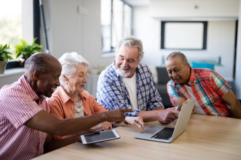 Tablettes et applications pour résidents d’EHPAD en 2026 ce qui fonctionne vraiment