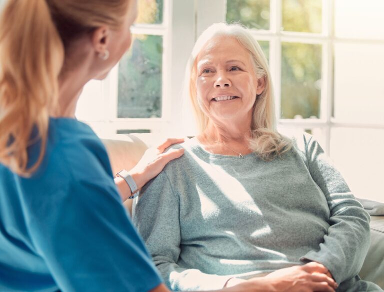EHPAD vs résidence services seniors (RSS) quelles différences pour les personnes âgées