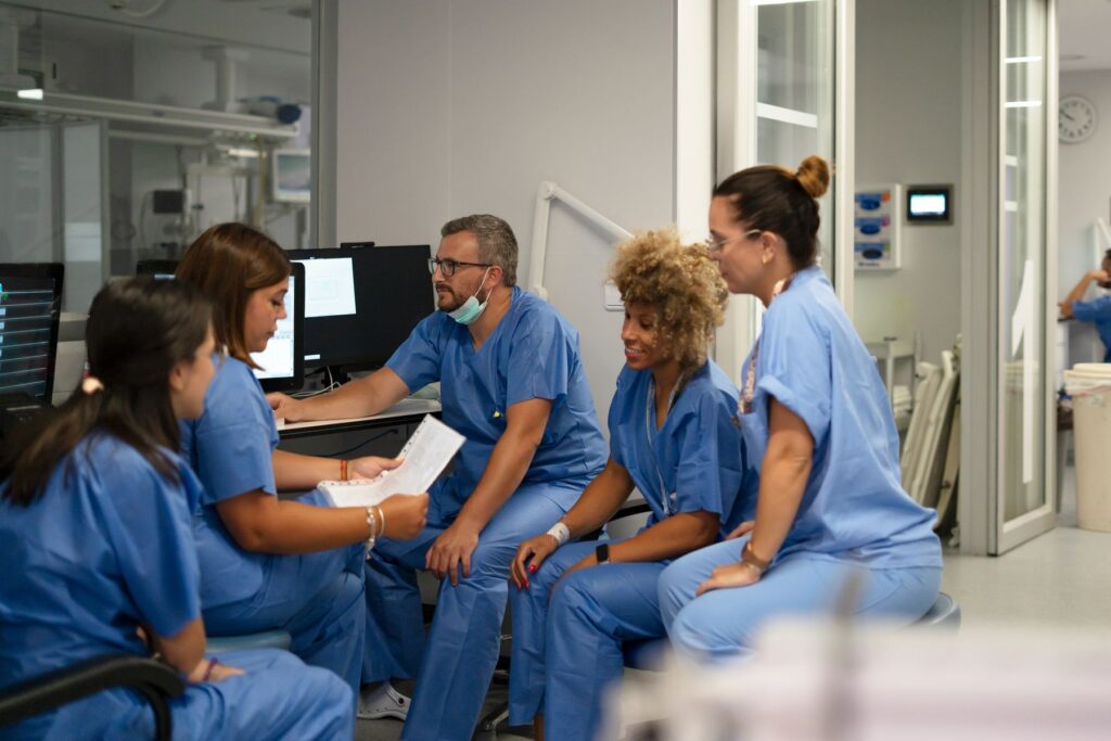 Recrutement de 4 500 soignants en EHPAD en 2026 ce que ça va changer pour votre proche